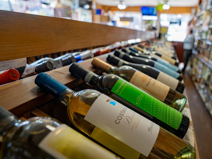 ¿Qué significa soñar con un licor? Esta es la interpretación definitiva