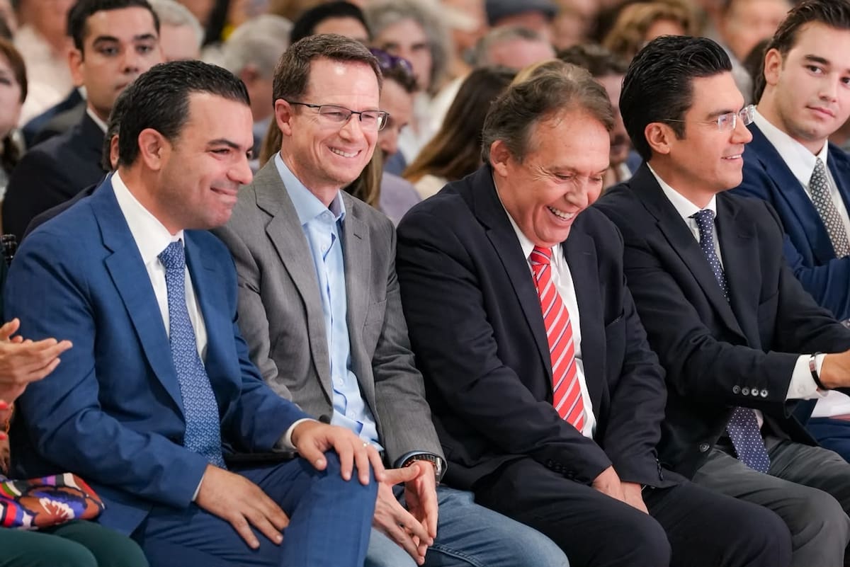 El coordinador de los diputados federales del PAN, Elías Lixa y el coordinador de los senadores del PAN, Ricardo Anaya, durante el informe del Presidente Municipal de Hermosillo. | Crédito de Foto: Julián Ortega