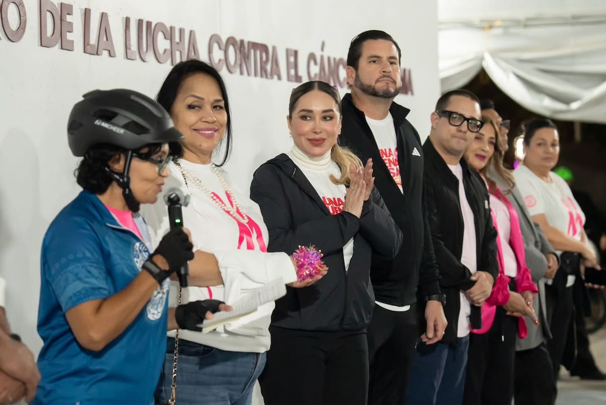 Participantes recorrieron los alrededores de Palacio Municipal de Tijuana durante la primera edición de la Caminata y Rodada Rosa, actividad para crear conciencia sobre la prevención y detección oportuna del cáncer de mama. Foto: Cortesía Border Zoom