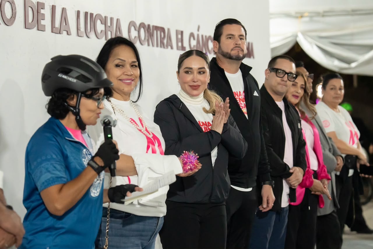 Participantes recorrieron los alrededores de Palacio Municipal de Tijuana durante la primera edición de la Caminata y Rodada Rosa, actividad para crear conciencia sobre la prevención y detección oportuna del cáncer de mama. Foto: Cortesía Border Zoom