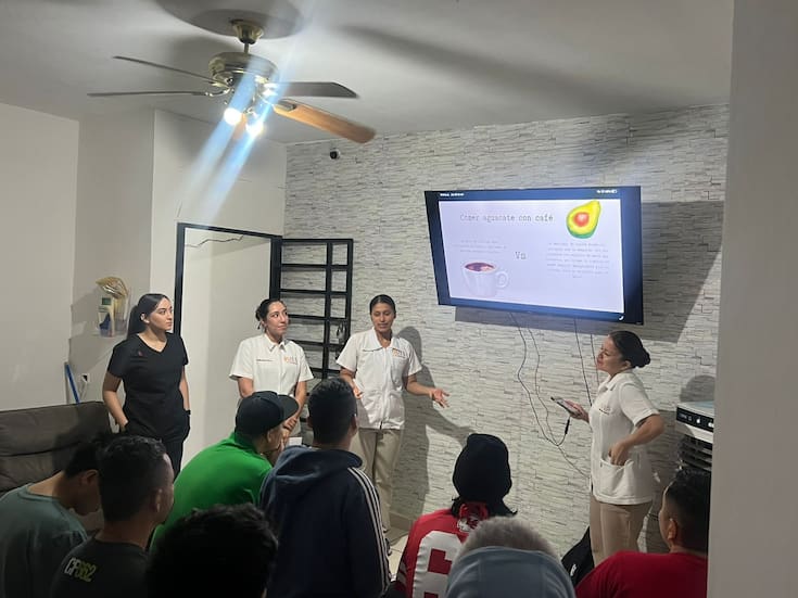 Alumnas de la UES recolectan alimentos para pacientes de centro de rehabilitación