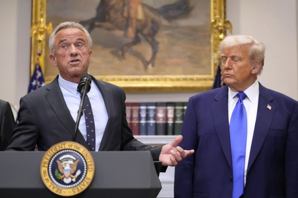 ARCHIVO. El secretario de Salud y Servicios Humanos, Robert F. Kennedy Jr., habla después de que el presidente Donald Trump firmara una orden ejecutiva relacionada con los precios de los medicamentos, en la Sala Roosevelt de la Casa Blanca, Washington, el lunes 12 de mayo de 2025. | Crédito: AP/Mark Schiefelbein