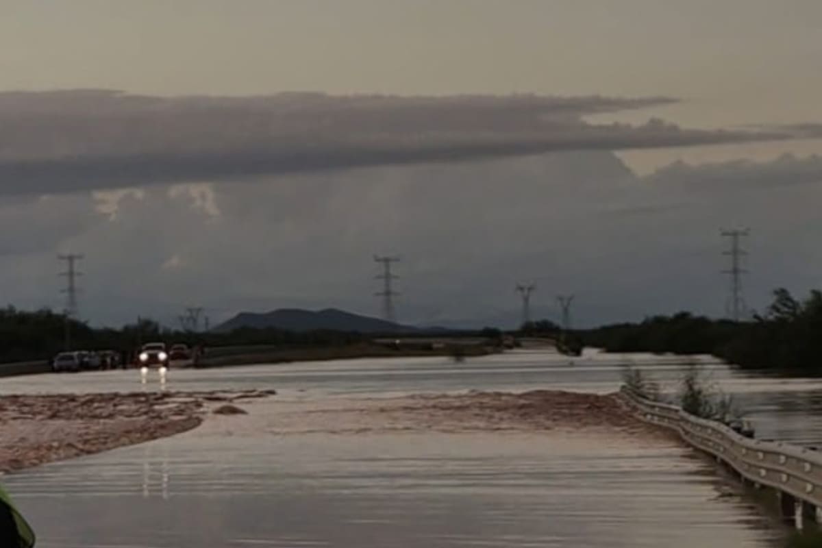 Huracán Polo inunda carretera Ciudad Obregón-Guaymas y autoridades cierran el paso en el kilómetro 78 por corrientes de agua
