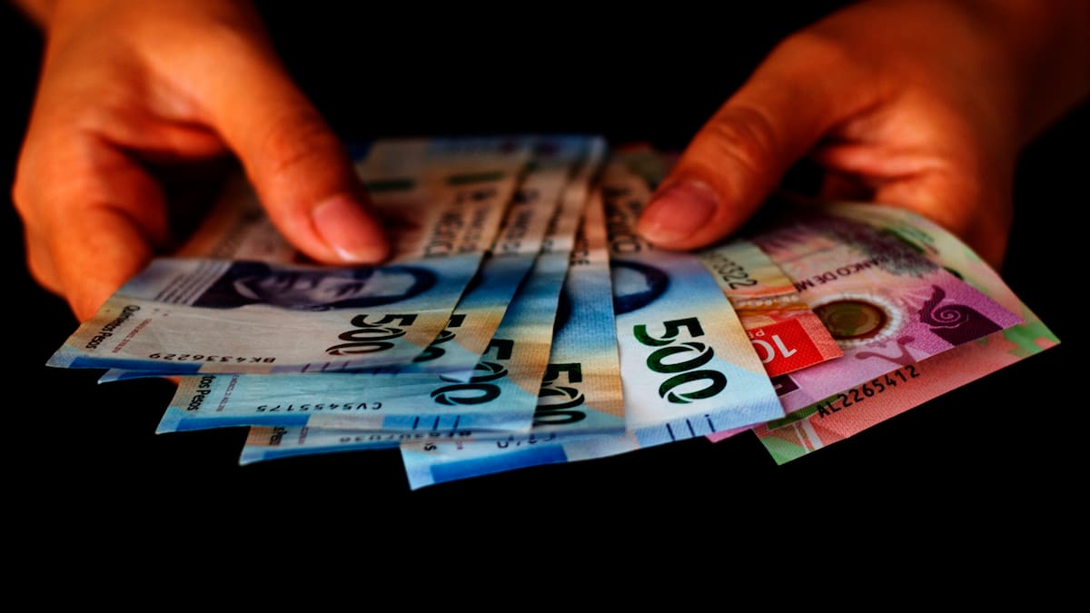 México casi eliminó los salarios de pobreza entre trabajadores formales, pero la mitad aún vive con ingresos de supervivencia y solo 48% supera los 14,400 pesos mensuales considerados necesarios para un salario digno
