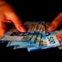 México casi eliminó los salarios de pobreza entre trabajadores formales, pero la mitad aún vive con ingresos de supervivencia y solo 48% supera los 14,400 pesos mensuales considerados necesarios para un salario digno