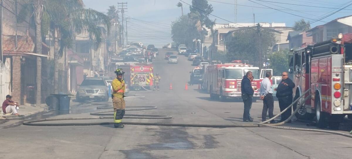 Elementos de Bomberos, Protección Civil y Policía Municipal apoyaron en las labores.