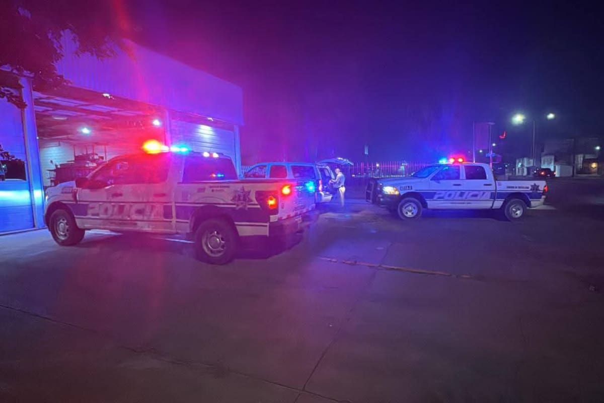 Balean a hombre y a un niño de casi 2 años en colonia Fundadores en Mexicali