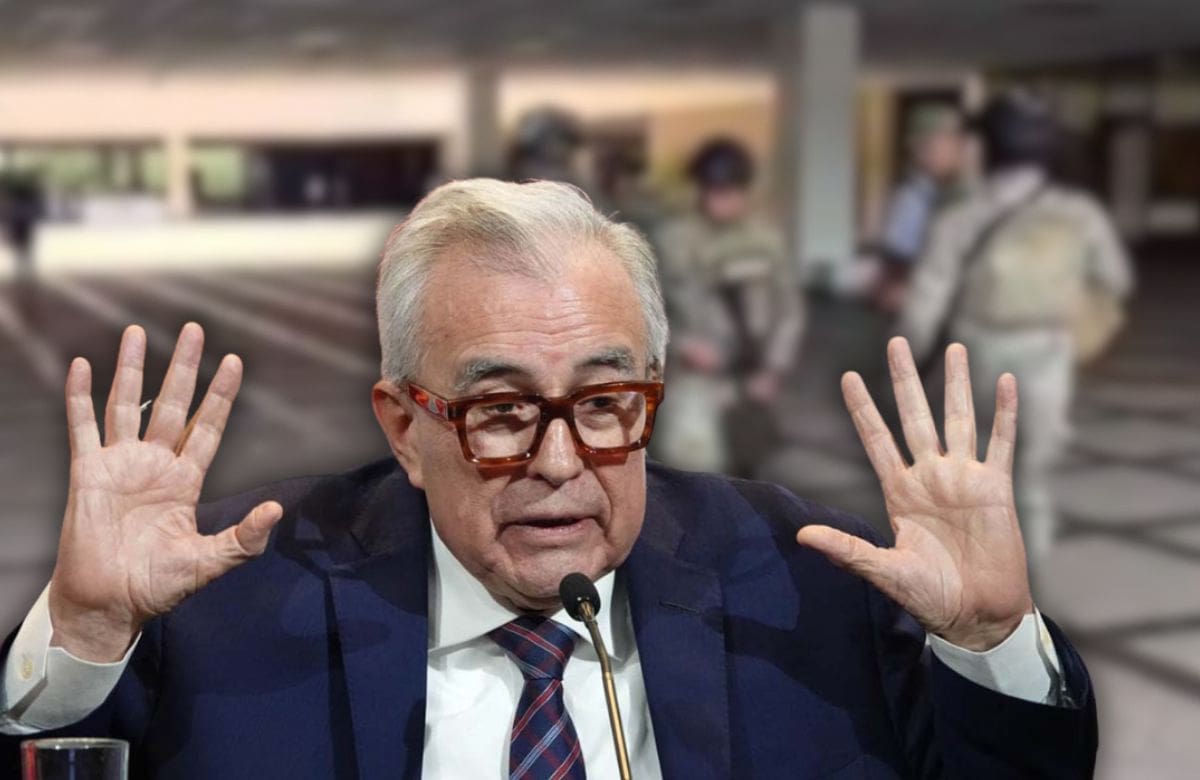 Elementos de la Marina reforzaron la seguridad en el Palacio de Gobierno de Sinaloa este miércoles, donde se ubica la oficina del gobernador Rubén Rocha Moya. | Foto: Especial GH/Captura de pantalla.