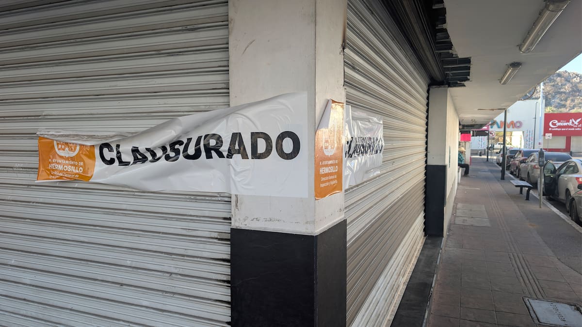 Tres comercios fueron clausurados por el Ayuntamiento de Hermosillo, una tienda de rоpa, una joyería y una papelería que se ubican en Matamoros, entre Elías Calles y Serdán. FOTO: JULIÁN ORTEGA