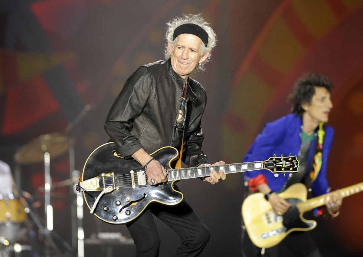 epa07223238 (FILE) - British musicians Keith Richards (L) and Ron Wood (R) of rock band The Rolling Stones perform during their concert at Estadio Unico Stadium in La Plata, Buenos Aires, Argentina, 07 February 2016 (reissued 11 December 2018). Keith Richards turns 75 on 18 December 2018. EPA/DEMIAN ESTEVEZ