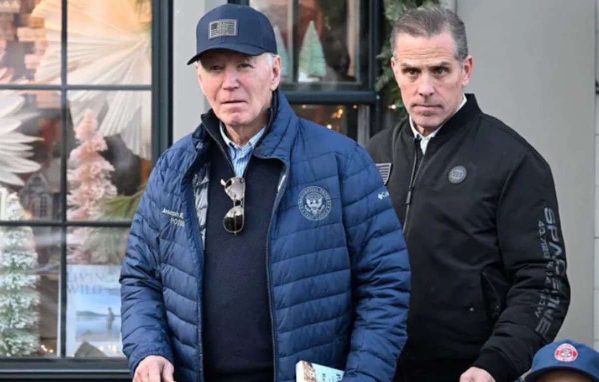 Joe Biden saliendo de una librería en Massachussets. / BBC. - REUTERS.