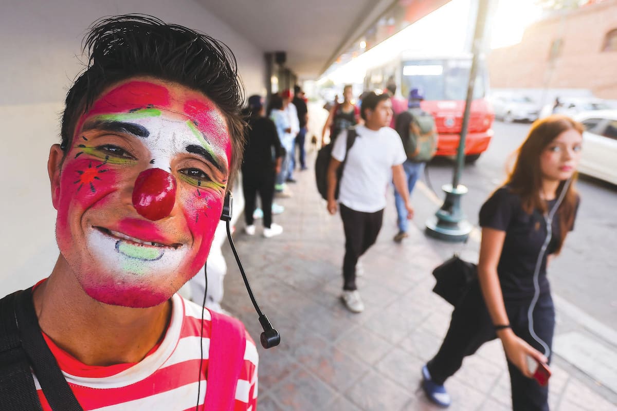 Resortín, el payasito que lleva magia y sonrisas a los camiones de Hermosillo