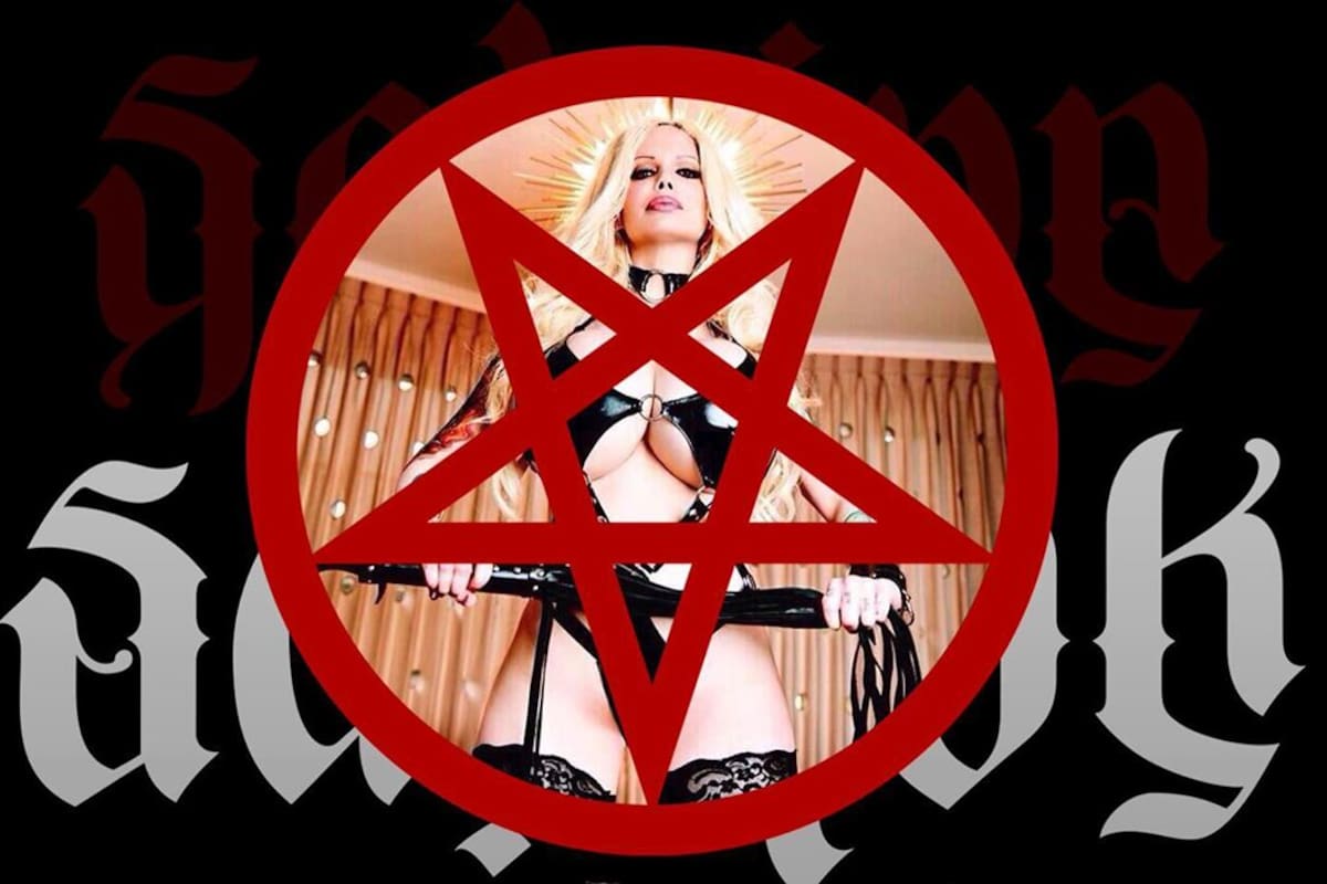 Sabrina Sabrok invita a hacer un pacto con el diablo y unirse a su culto satánico