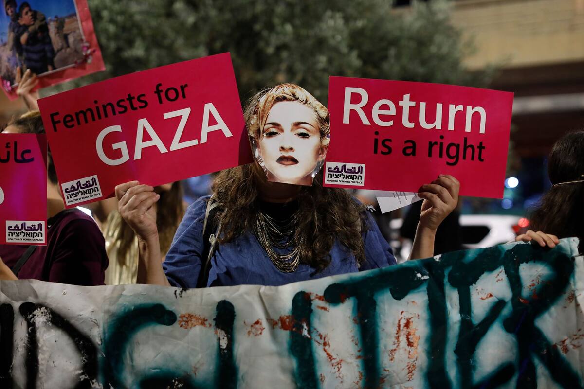 Regañan a Madonna por exhibir bandera Palestina en Eurovisión