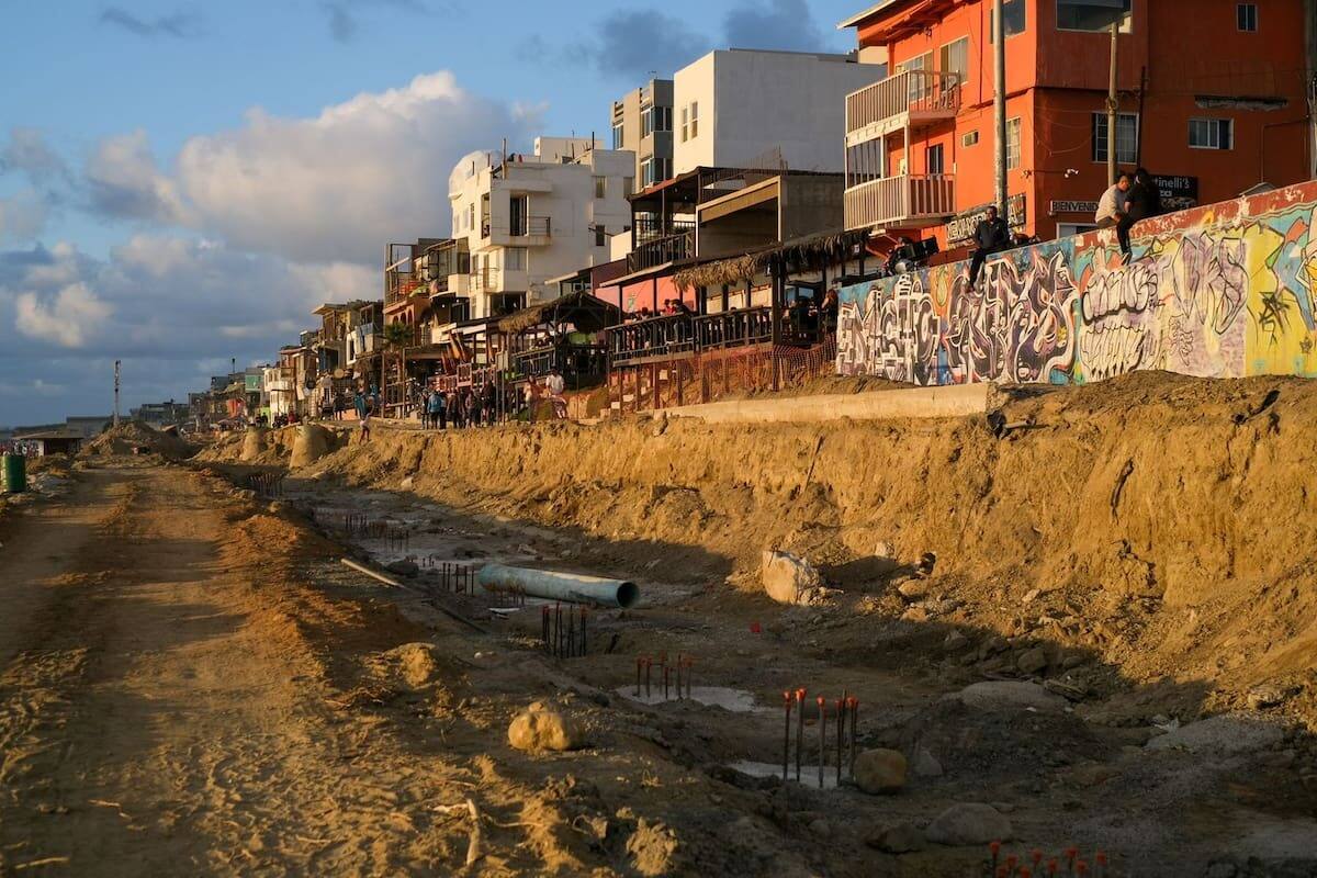 Suspenden las obras en malecón de Playas por falta de señalética