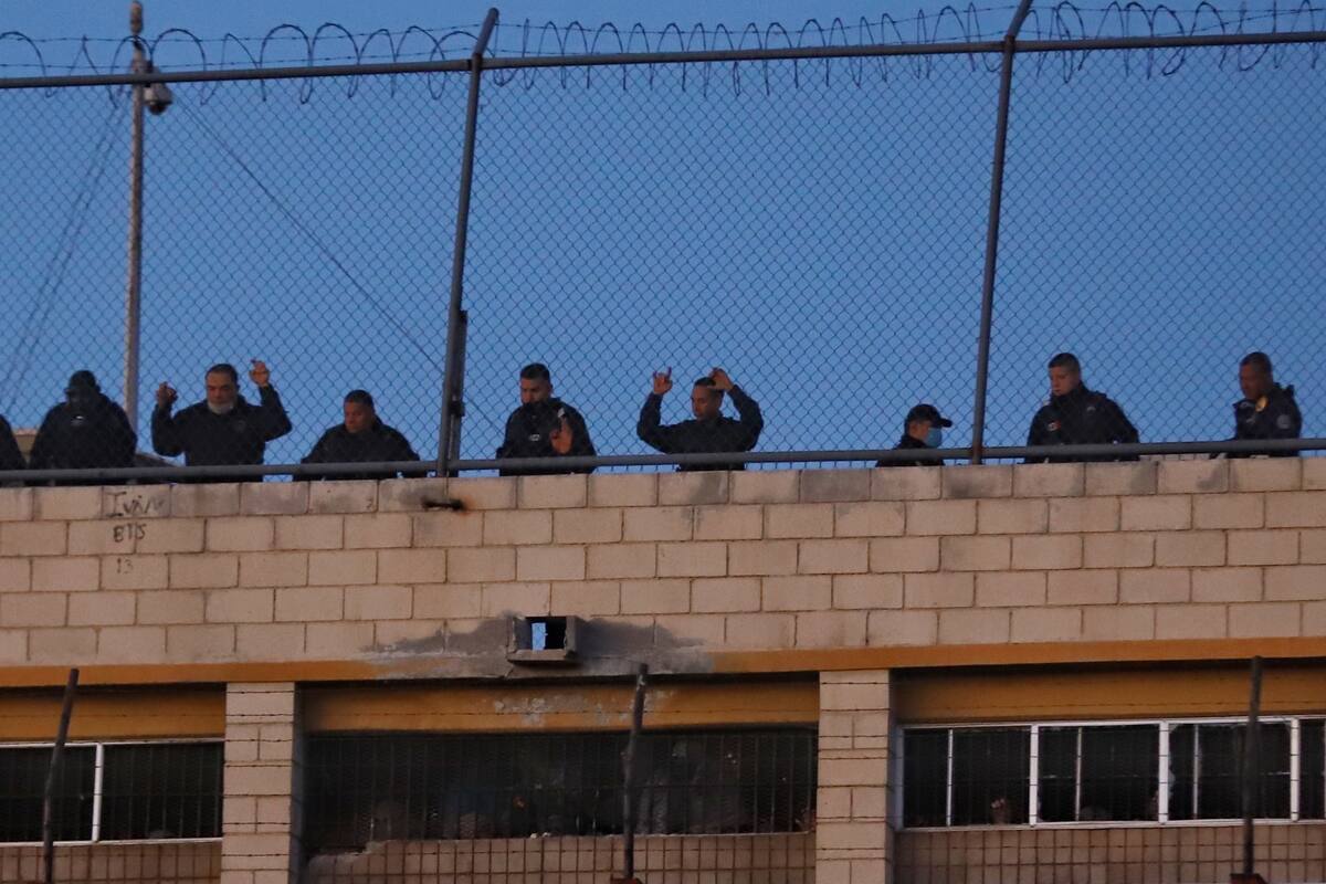 Entre disparos y estallidos sofocan motín en el Cereso
