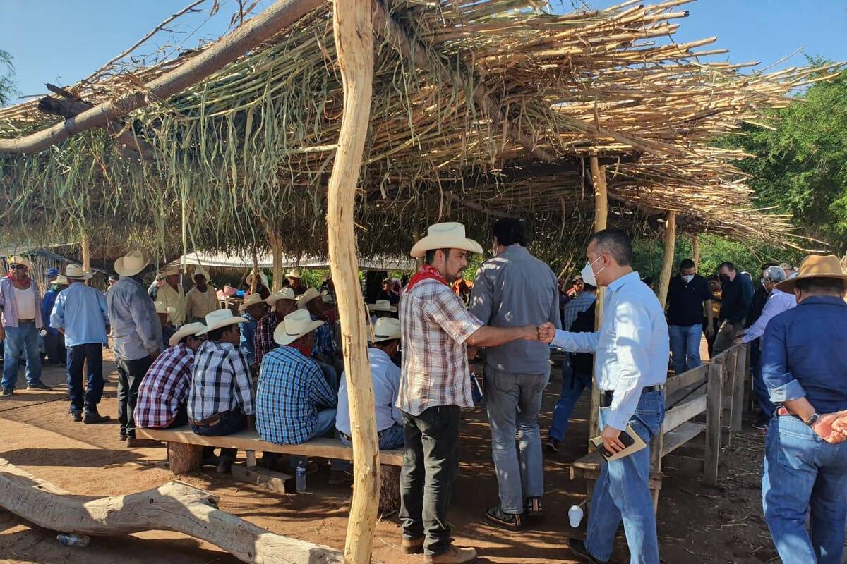 Se reúnen yaquis con autoridades federales