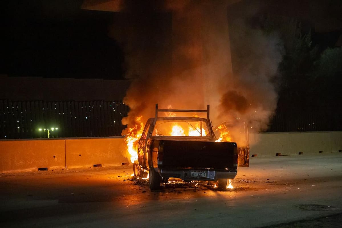 Madrugada del lunes suma otros dos vehículos incendiados en Tijuana; hay dos detenidos