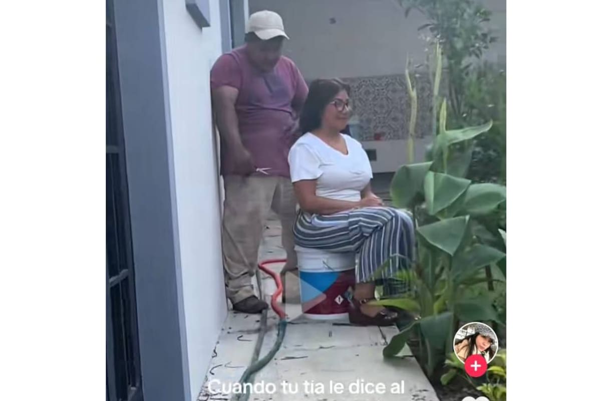 Mujer pide a jardinero que le corte el cabello para que crezca más bonito