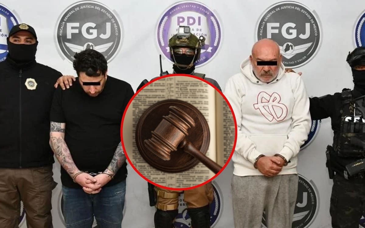 Videos, peritajes y una memoria con 3 millones de pesos en criptomonedas forman parte de las más de 60 pruebas que presentó Fiscalía contra los dos detenidos por el multihomicidio en Atizapán. | Crédito: FGJEM/Canva