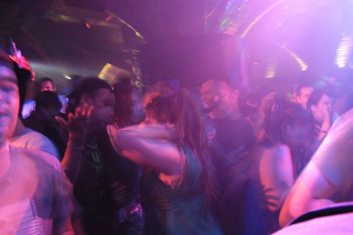 Sancionan a doce por fiestas fuera de control; en pandemia