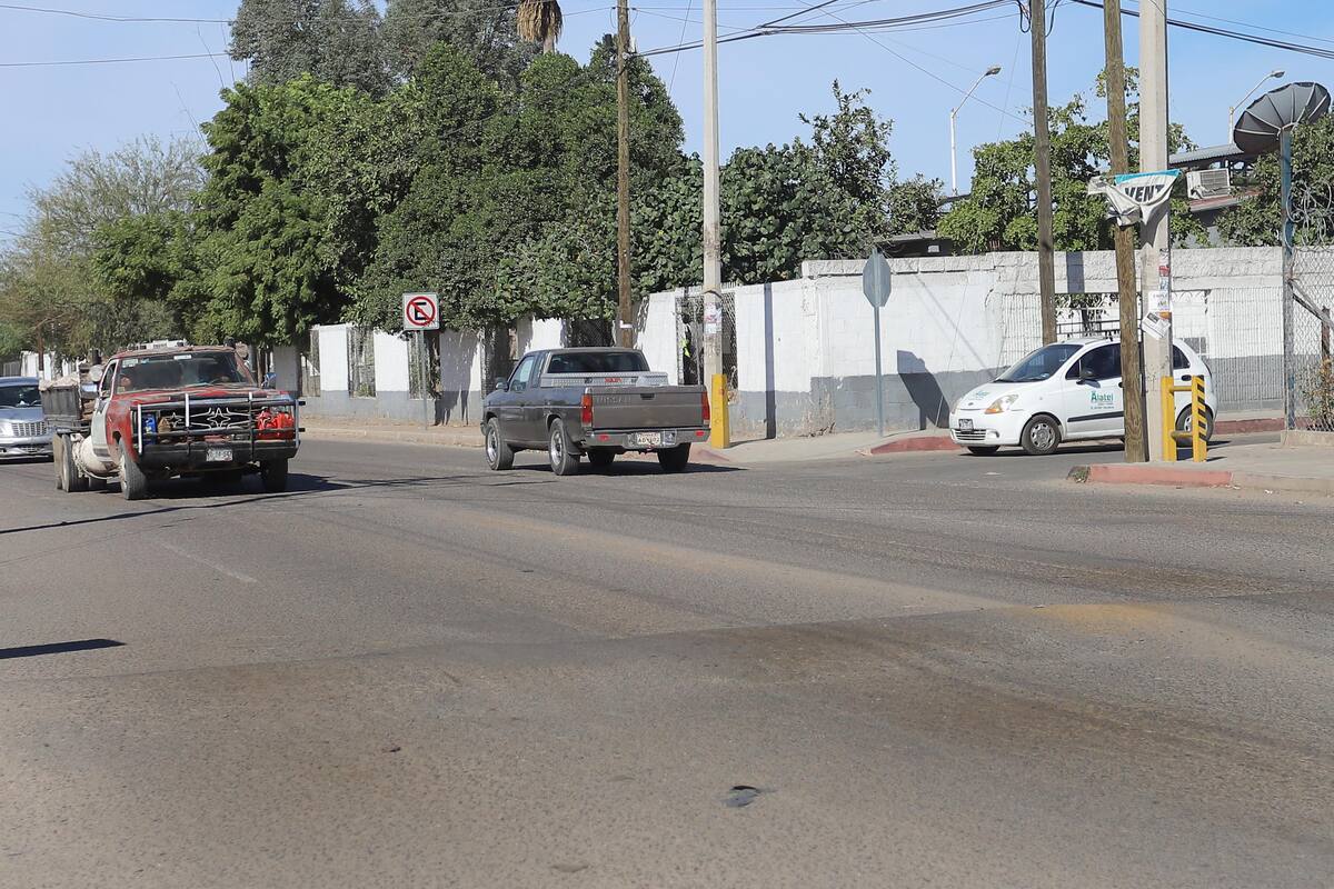 Ignoran conductores señalamientos en zona escolar del Sahuaro