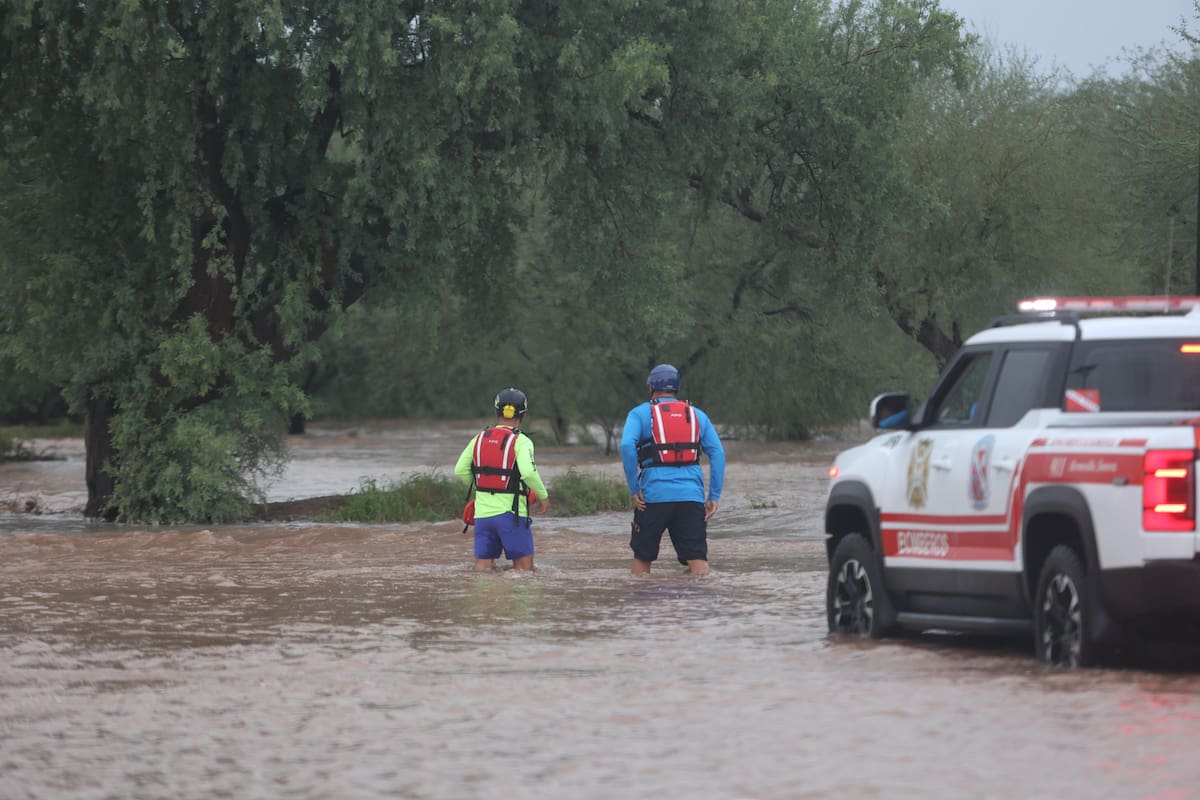 Lluvias dejan rescates e inundaciones en zona rural de Hermosillo; Zamora registra 91 milímetros y Real del Alamito 71