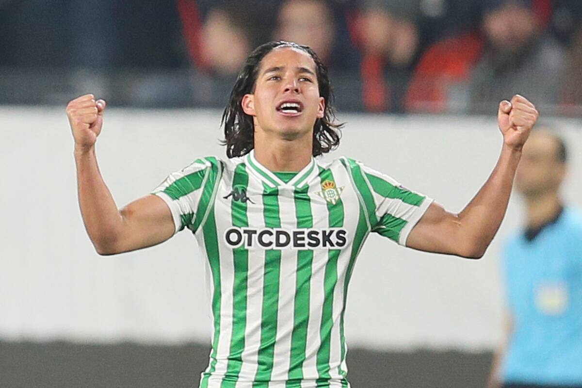 Diego Lainez 'está verde' para el Betis: Quique Setién