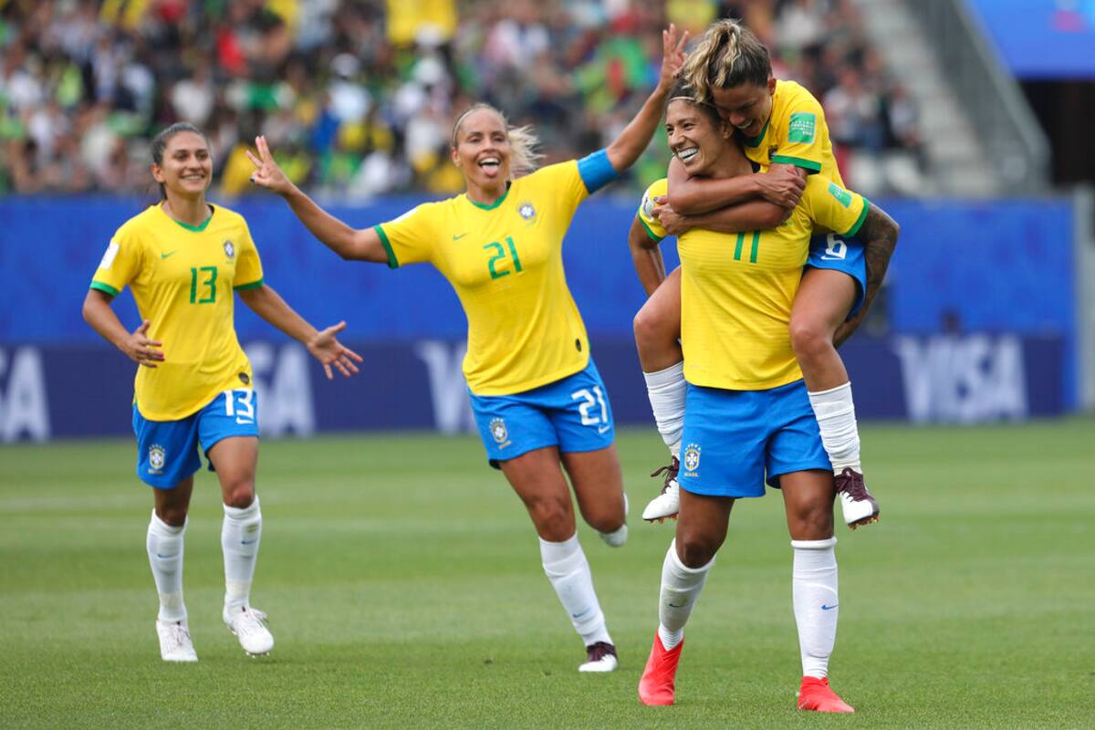 Sin Marta, Brasil golea a Jamaica en su debut mundialista