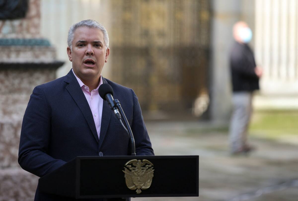 El presidente de Colombia, Iván Duque, habla en la apertura de las elecciones legislativas y las consultas para elegir candidatos presidenciales de tres coaliciones políticas en Bogotá, Colombia, 13 de marzo, 2022. REUTERS/Luisa González