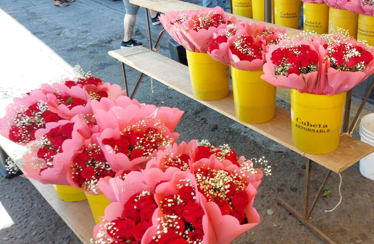 Los comerciantes de flores se preparan hasta con un mes de anticipación.