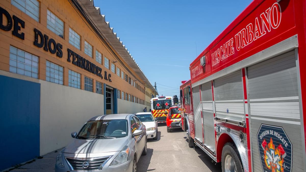 Atienden a tres estudiantes por posible intoxicación en colegio de la colonia Libertad
