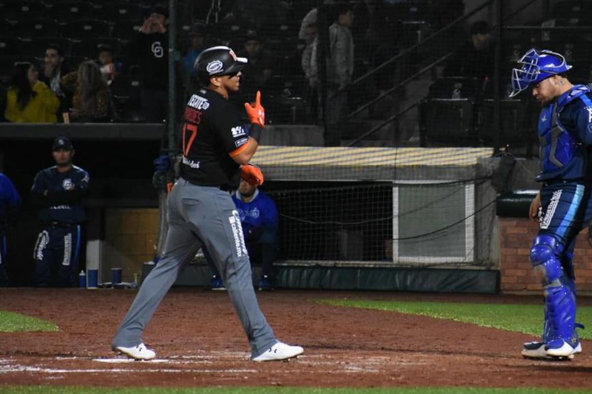Isaac Paredes debuta con los Naranjeros con jonrón en triunfo sobre Yaquis