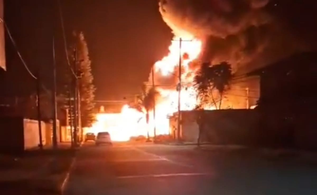 Explosión por huachicol en Guanajuato provoca evacuaciones y moviliza a cuerpos de emergencia