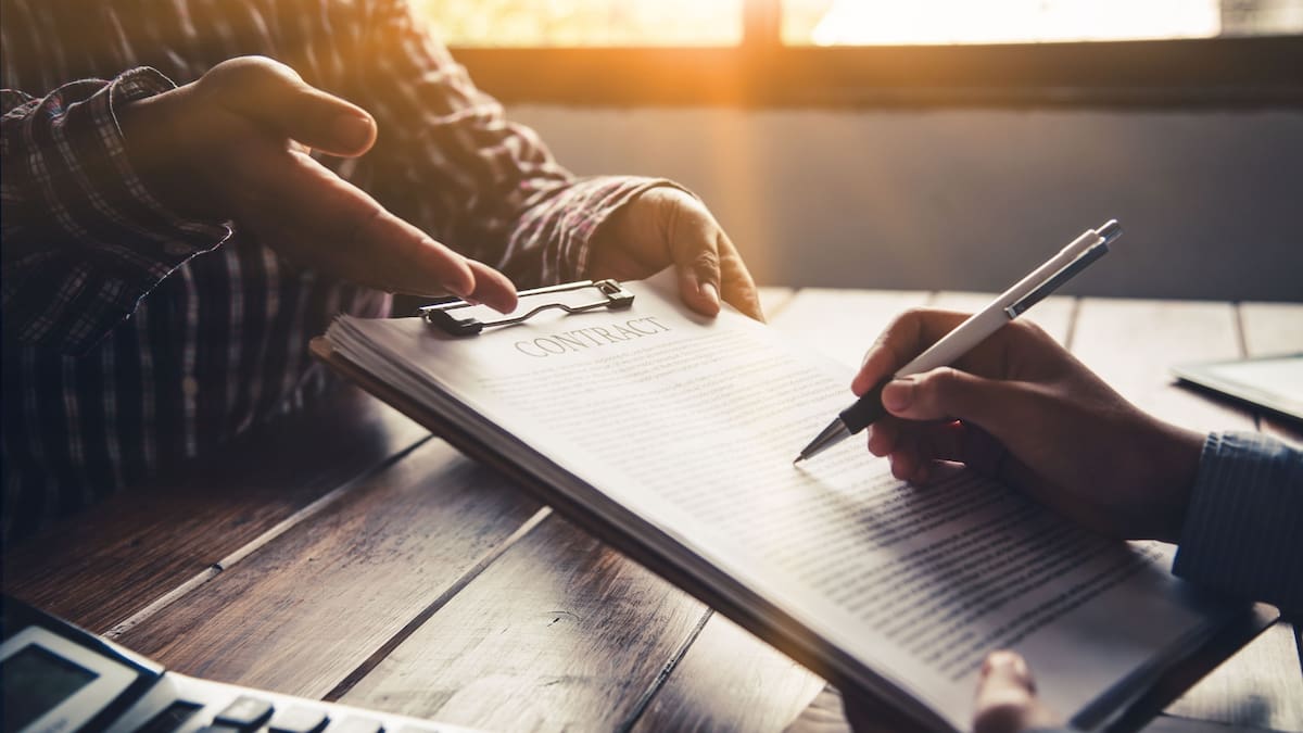 La propuesta busca que empleados reciban su contrato antes de comenzar, para conocer salario, horarios y condiciones.