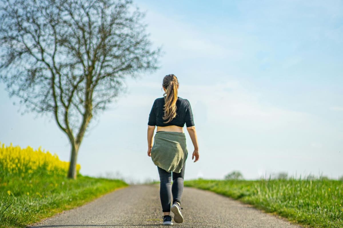 Paseos japoneses, la tendencia que gana popularidad por su efecto en la ansiedad y la salud mental