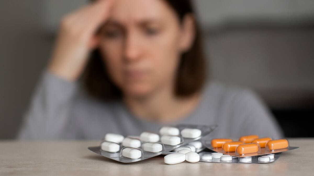 Tomó ibuprofeno tras dar a luz y casi muere: descamación del 95% de la piel y falla orgánica por reacción extrema