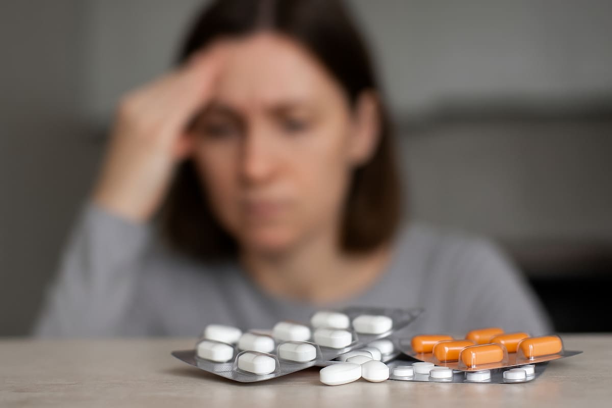 Tomó ibuprofeno tras dar a luz y casi muere: descamación del 95% de la piel y falla orgánica por reacción extrema