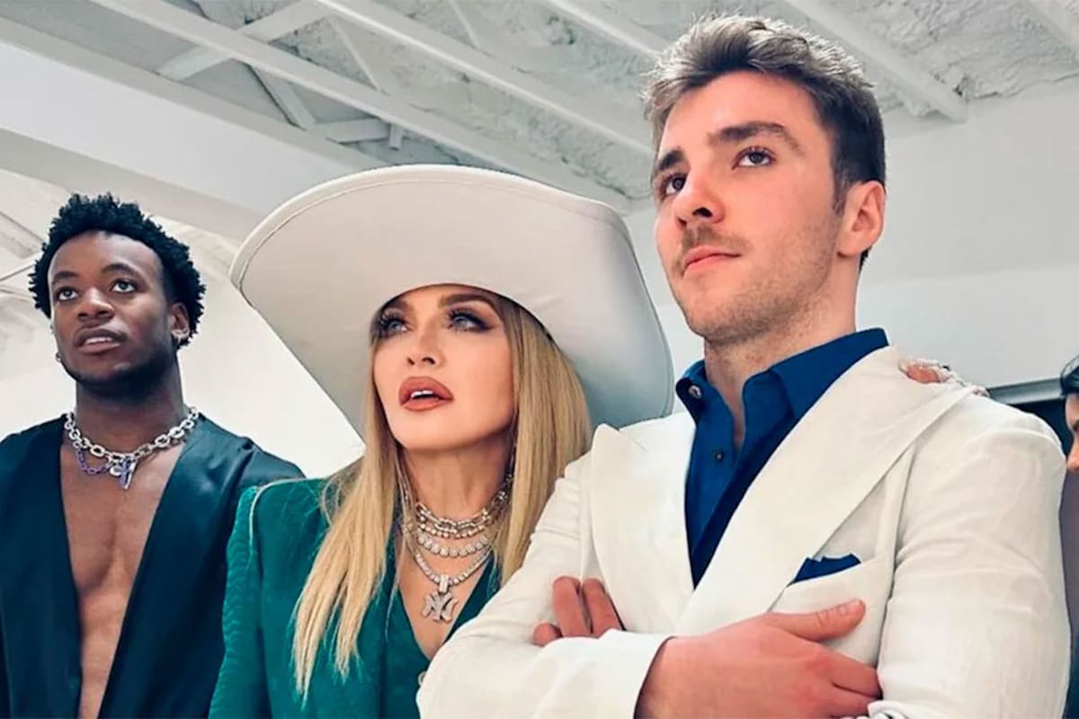 Madonna asiste a la exhibición de arte de su hijo en Miami