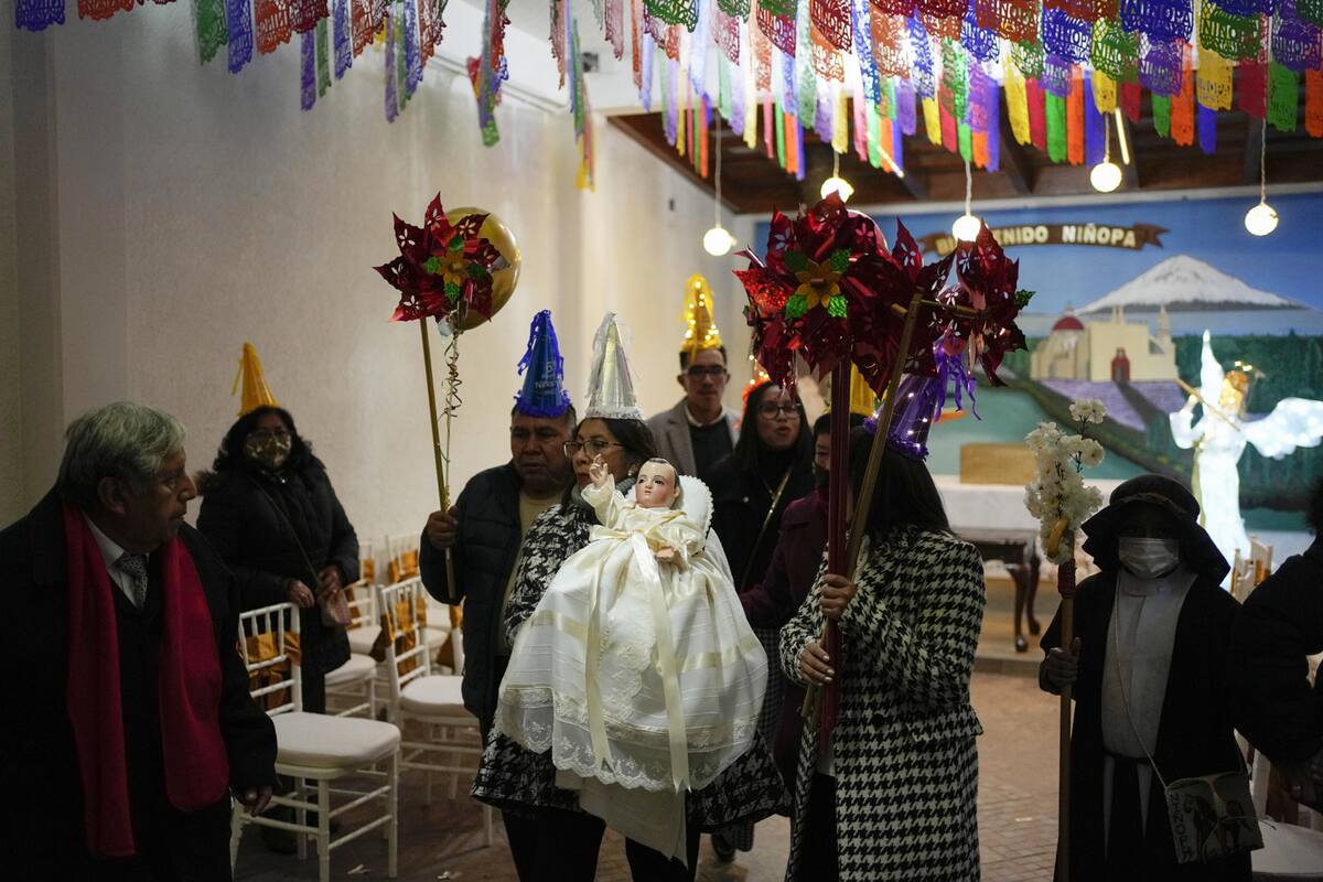 Gozan miles de las tradicionales posadas en Xochimilco
