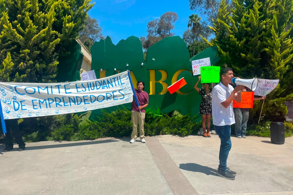 Estudiantes de UABC piden poder vender