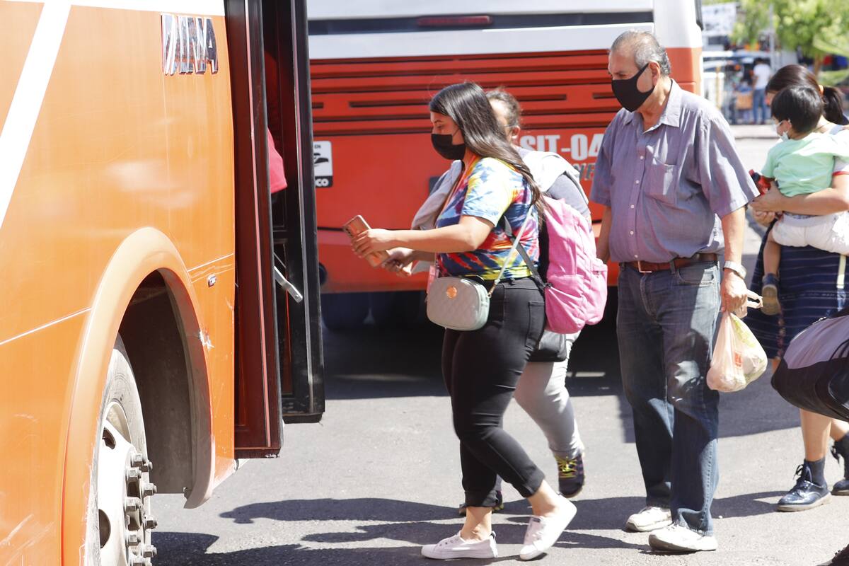 Prevén circulen camiones “atiborrados”