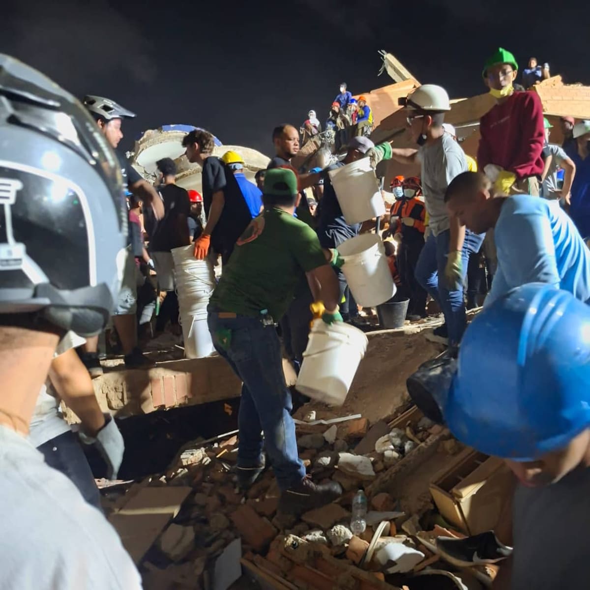 Este mismo sábado Protección Civil Falcón pidió a las personas a no seguir llevando insumos a la localidad de Tucacas ya que tienen el abastecimiento necesario para atender la contingencia. Foto: Yosman Suárez.