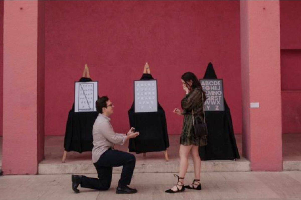 “Dios sí tiene a sus favoritas”: Viralizan la propuesta de matrimonio “más original” hecha en museo