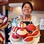 Abue Angie y sus conchas “ARMY”: la abuela mexicana que ‘’recibe’' a BTS con pan dulce