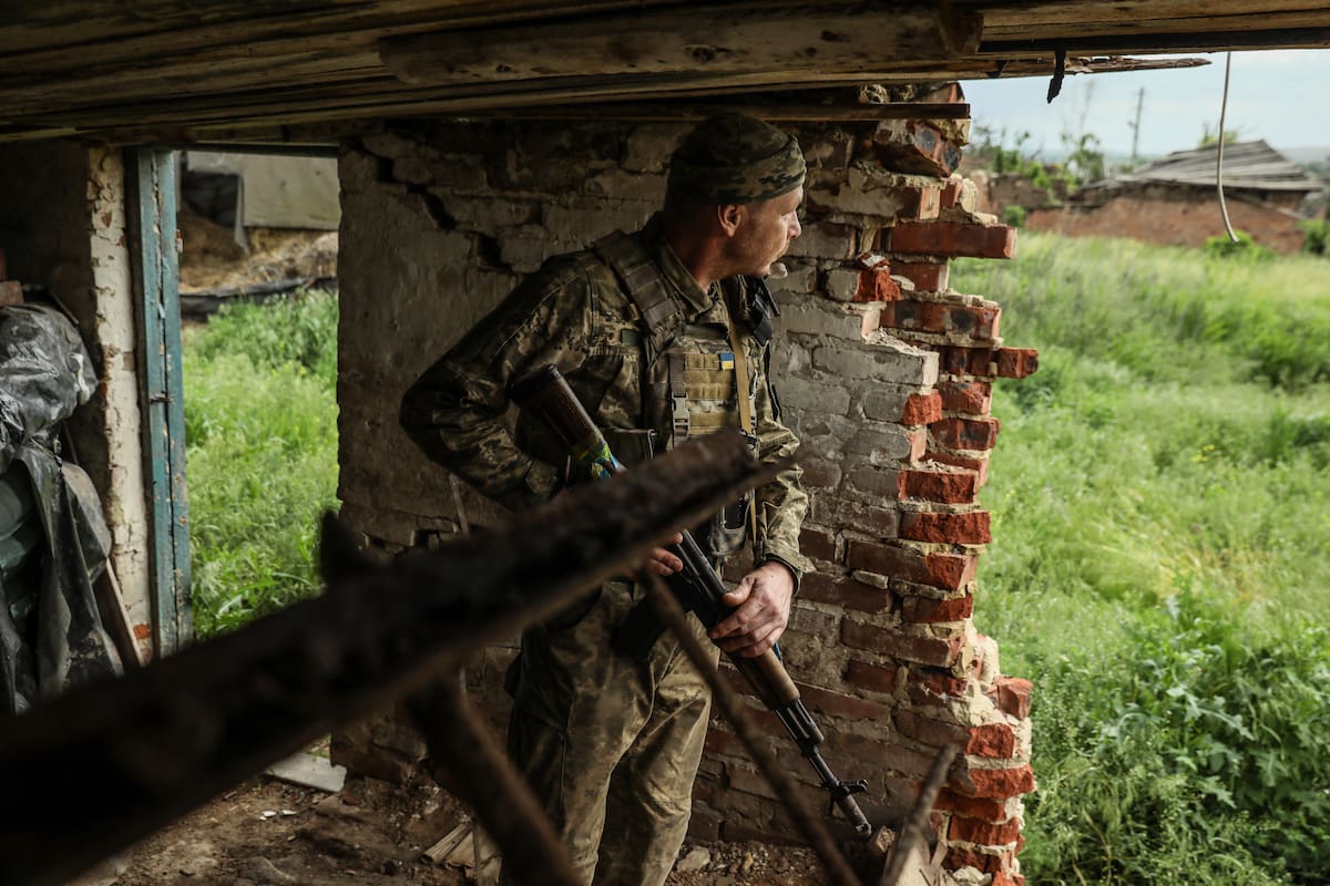 Imagen de archivo del ejército ucraniano cerca de la frontera rusa. EFE/EPA/OLEG PETRASYUK