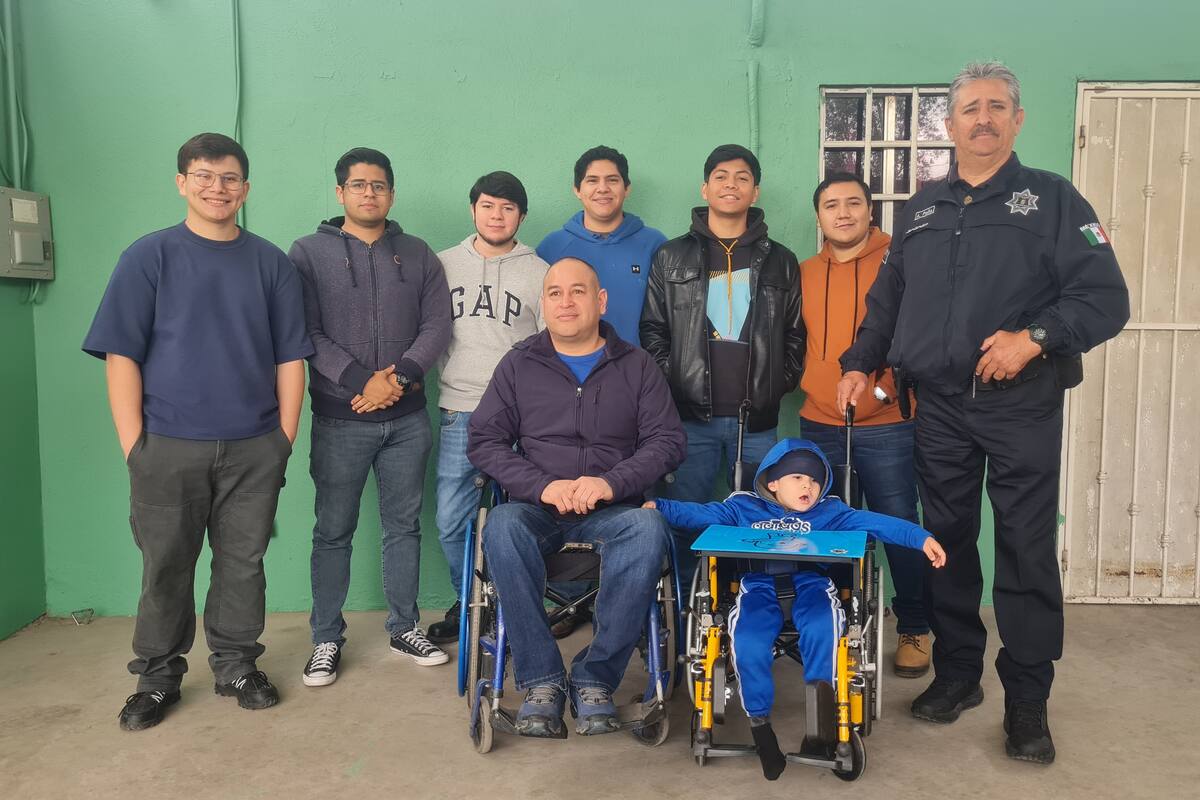 Estudiantes diseñan y elaboran sillas-escritorio móviles para niños con discapacidad