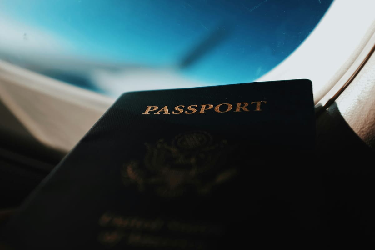 Consejos para salir bien en la foto del pasaporte si eres mujer