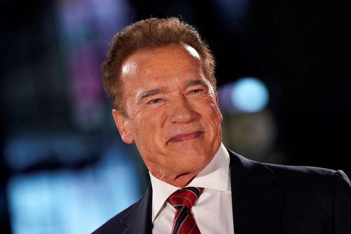 Tras pasar tres horas detenido en el aeropuerto de Munich y pagar una multa de al menos 35,000 euros Arnold Schwarzenegger fue liberado