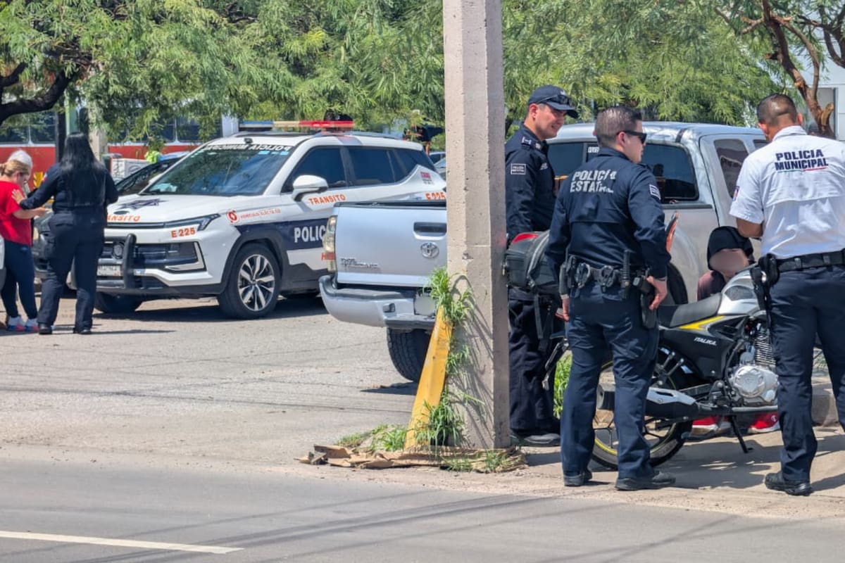Motociclista resulta lesionado en choque con camioneta en calles Olivares y Aguascalientes